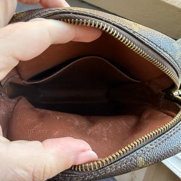 LOUIS VUITTON Monogram Amazone Vintage Crossbody Bag - Picture 13 of 16